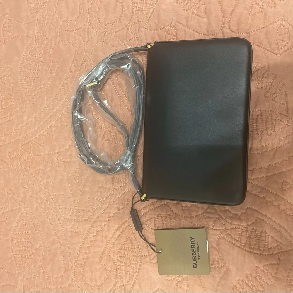 Burberry Black and Tan Crossbody Bag with Iconic Design - Picture 4 of 6